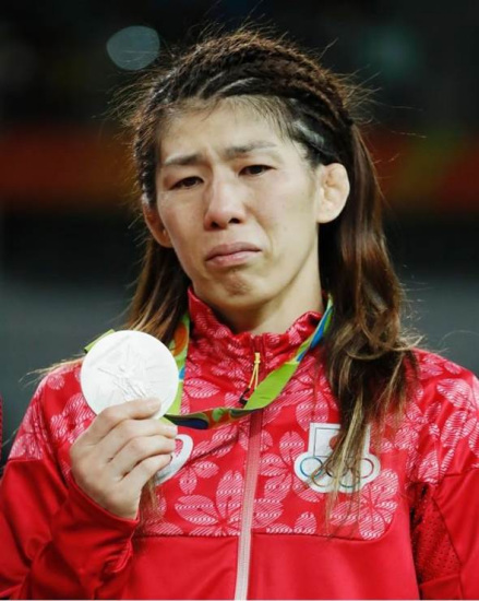 日本摔跤名将吉田沙保里中新网8月19日电 据日本媒体报道,在里约奥运