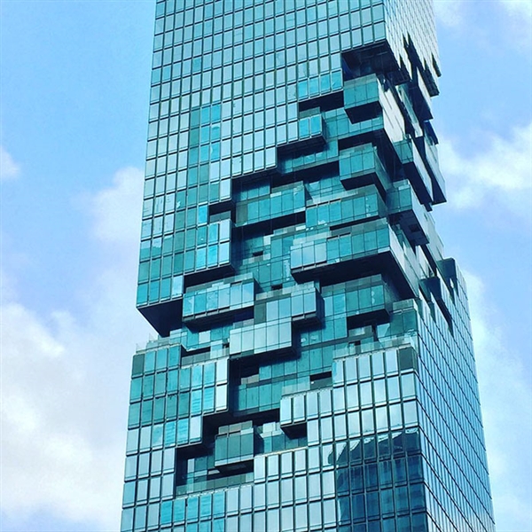 "大都会大厦"坐落在泰国首都曼谷市中心是隆商业圈,楼高314米,超越了