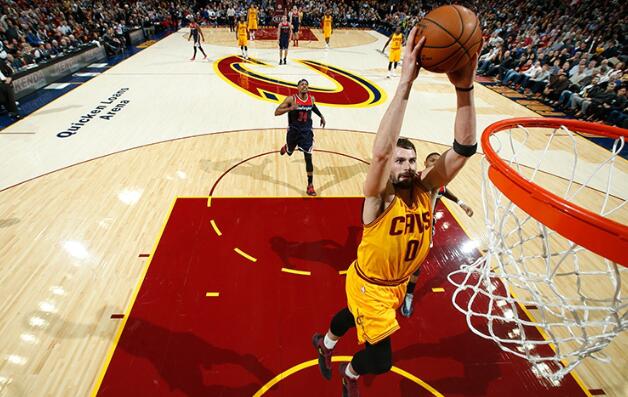 2014年11月26日,主场迎战奇才:乐福快攻中扣篮.