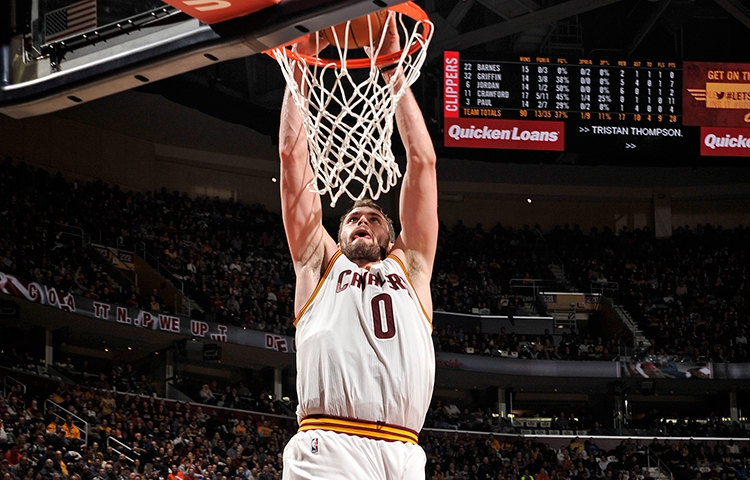 2015年2月5日,主场对阵快船:乐福起跳扣篮.