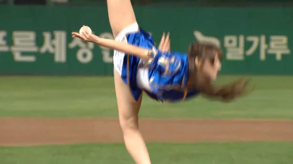 程潇一字马开球.