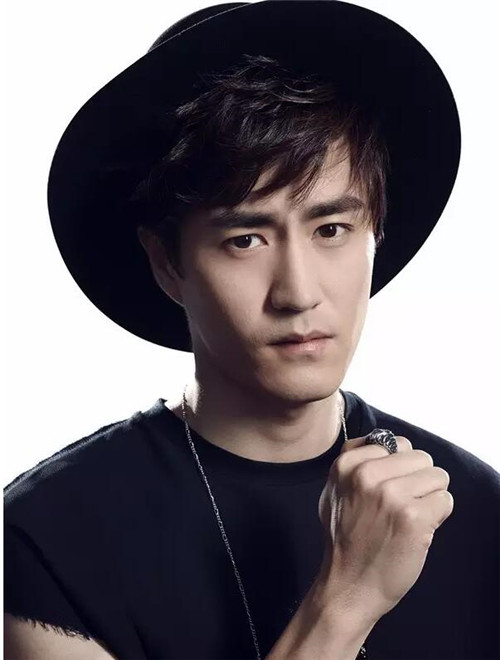 从配角到男一号 “星二代”杨玏戏路多变不惧挑战_凤凰时尚