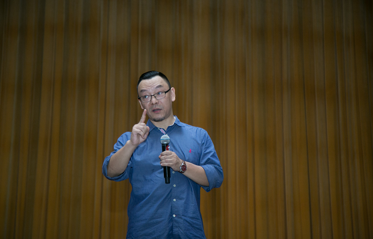 全球通vip凤凰大讲堂 讲座伊始,雷明老师以同学们大学四年最重要的