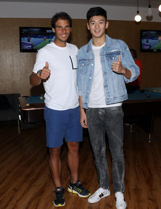 男神同框了!纳豆与宁泽涛打台球