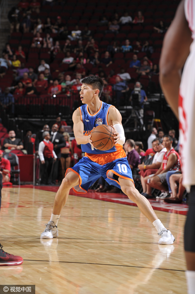 季前赛-哈登16 10 火箭37分屠上海