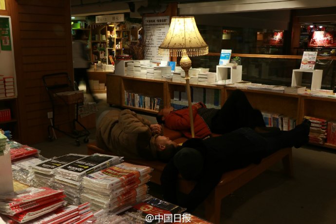 暖心!合肥24小时书店不驱赶任何人 拾荒者也可过夜