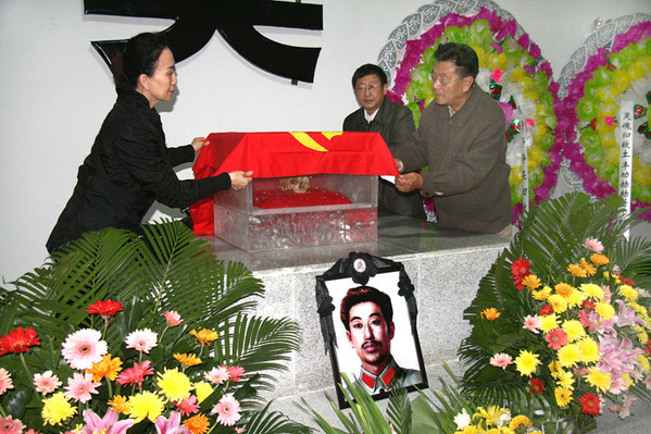 2008年抗联烈士赵尚志颅骨安葬仪式