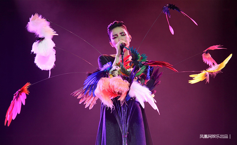 至幻至真——王菲历年演唱会经典造型回顾