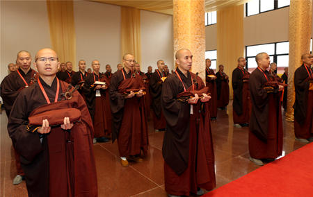 深圳弘法寺及尼泊尔中华寺三坛大戒法会第二十一天:正授比丘戒_凤凰佛教