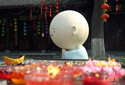 成都大慈寺最萌小和尚圆一悄然走红