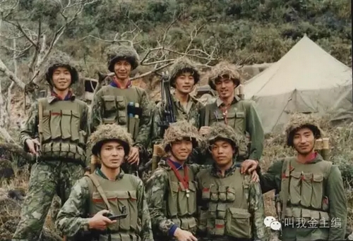 参加作战的解放军(资料图)凤凰军事金昊战争的回忆大都是浸着血色的