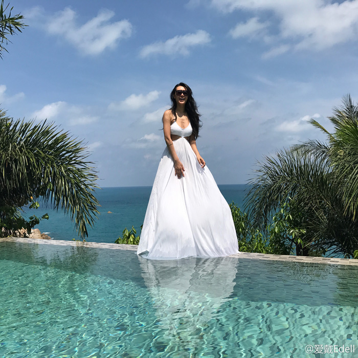 39岁爱戴穿比基尼长裙泳池边大方展露好身材