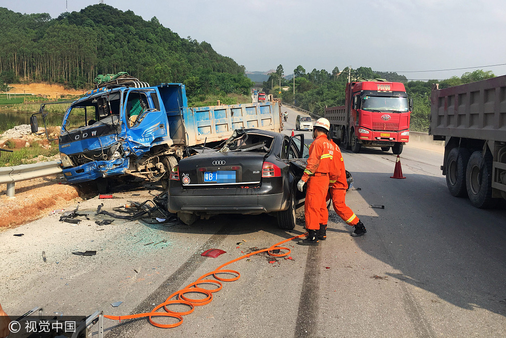 一场致3死车祸的刹车痕迹