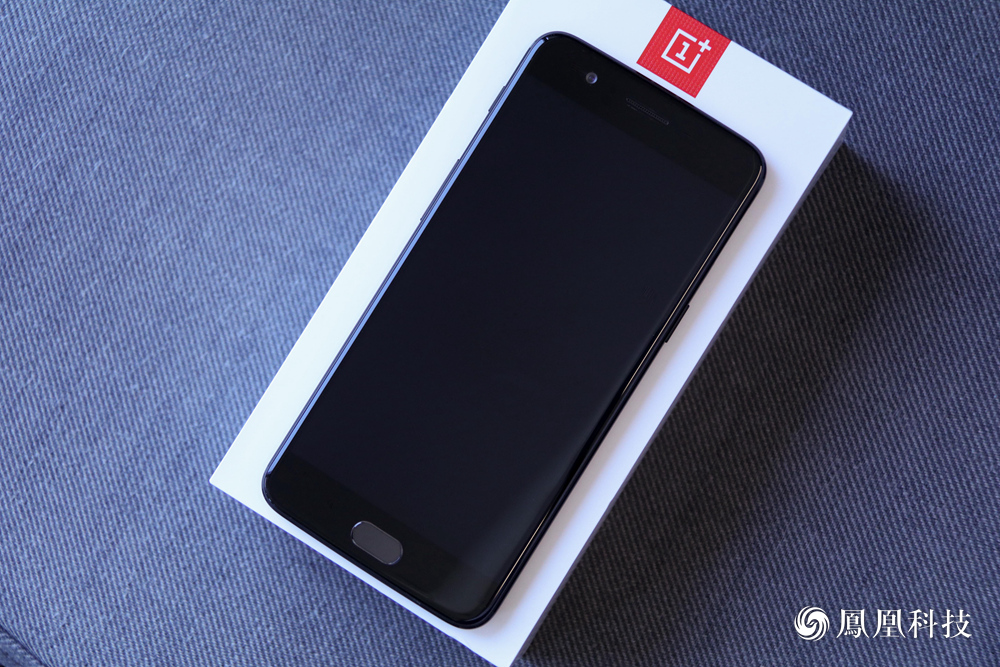 一加手机5图赏:8gb内存的手机手感有多爽?