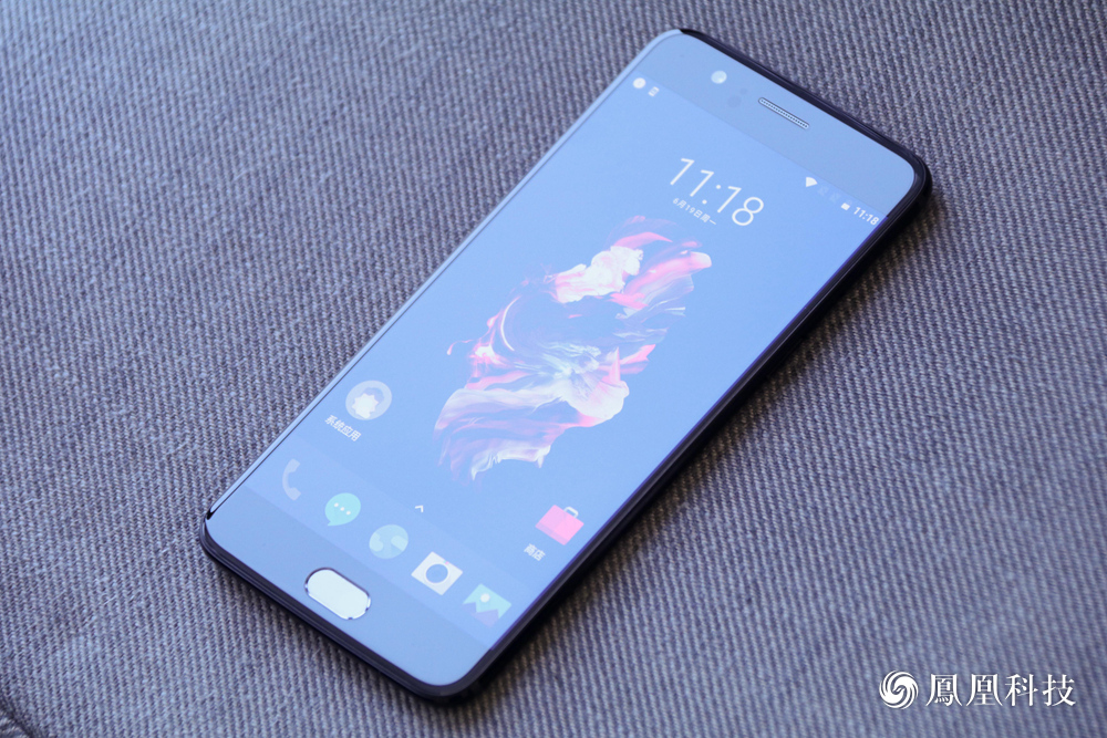 一加手机5图赏:8gb内存的手机手感有多爽?