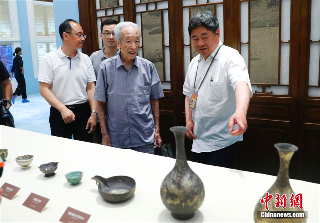 故宫博物院举办"何刚同志追思会"