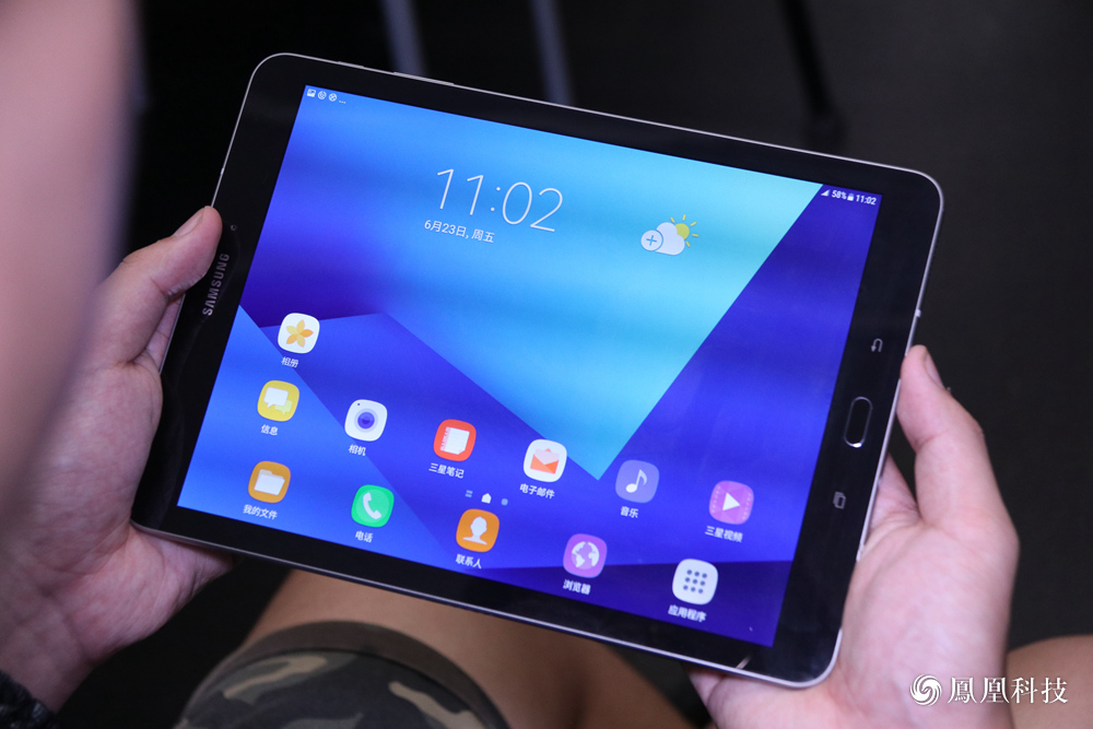 三星tab s3平板电脑图赏:双面玻璃,外形时尚