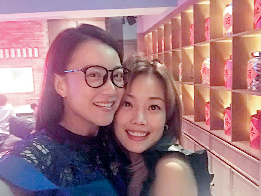 容祖儿为霍汶希庆生 脸贴脸拍照直呼"妈妈"
