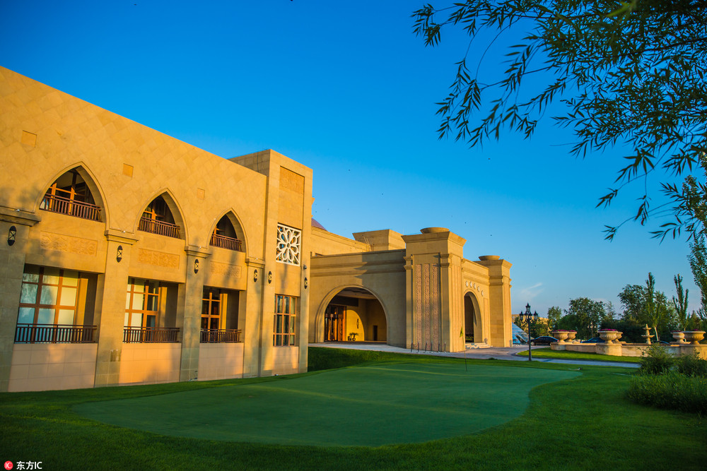 库布其沙漠里的"小迪拜" 走进七星湖沙漠酒店