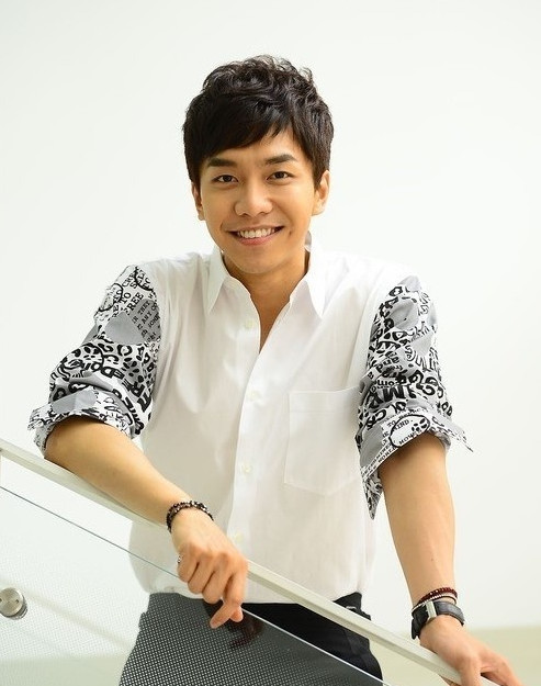 21日,据相关人士透露,李胜基将于今年10月31日退伍,并将出演tvn新电视