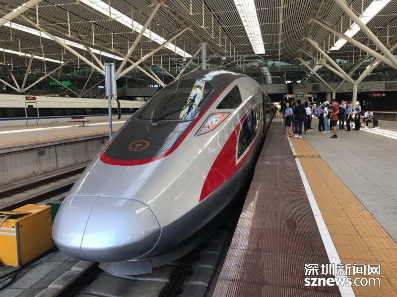 "复兴号"动车组国庆期间在广深港高铁开跑