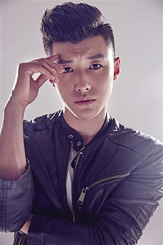 见到代旭的第一面,记者不假思索地就抛出了问题,"你今天画眼线了吗?