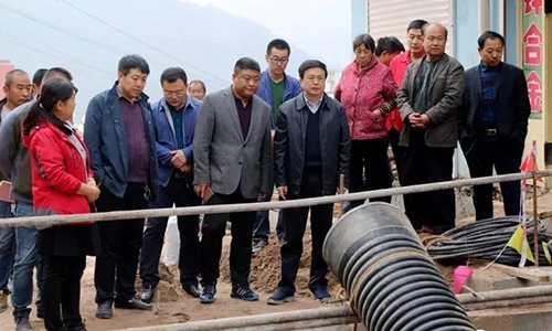 吴堡县委书记王华倒排工期确保10月底全面完成主体工程