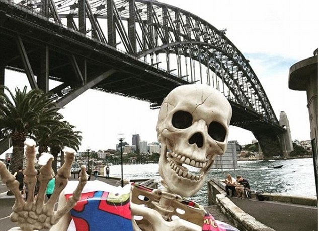 澳智力残障女孩与"骷髅好友"作伴克服自卑