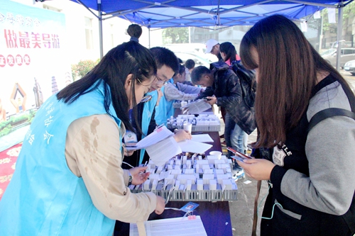 2017年10月31日,原ic卡导游证停止使用