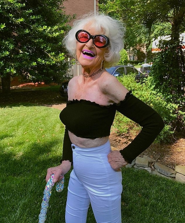 美89岁网红老太环游世界实践遗愿清单