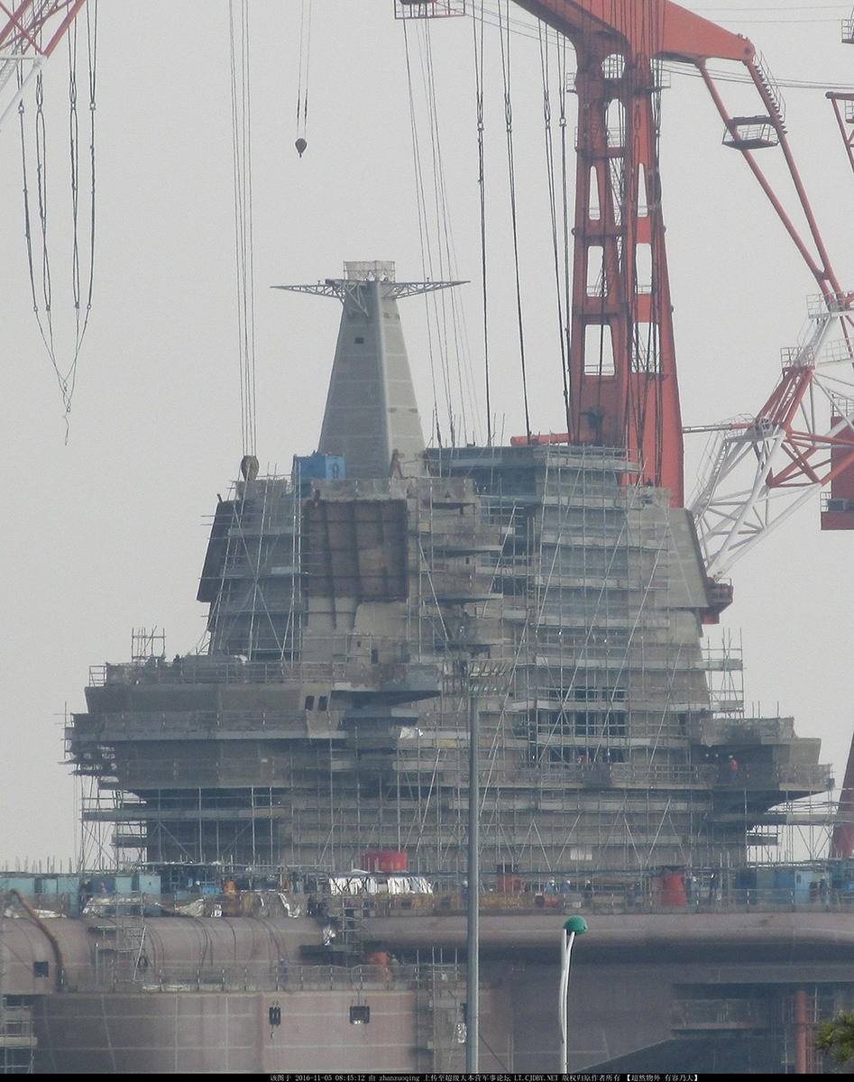 首艘国产航母机库内景首次公开 比辽宁舰大10%