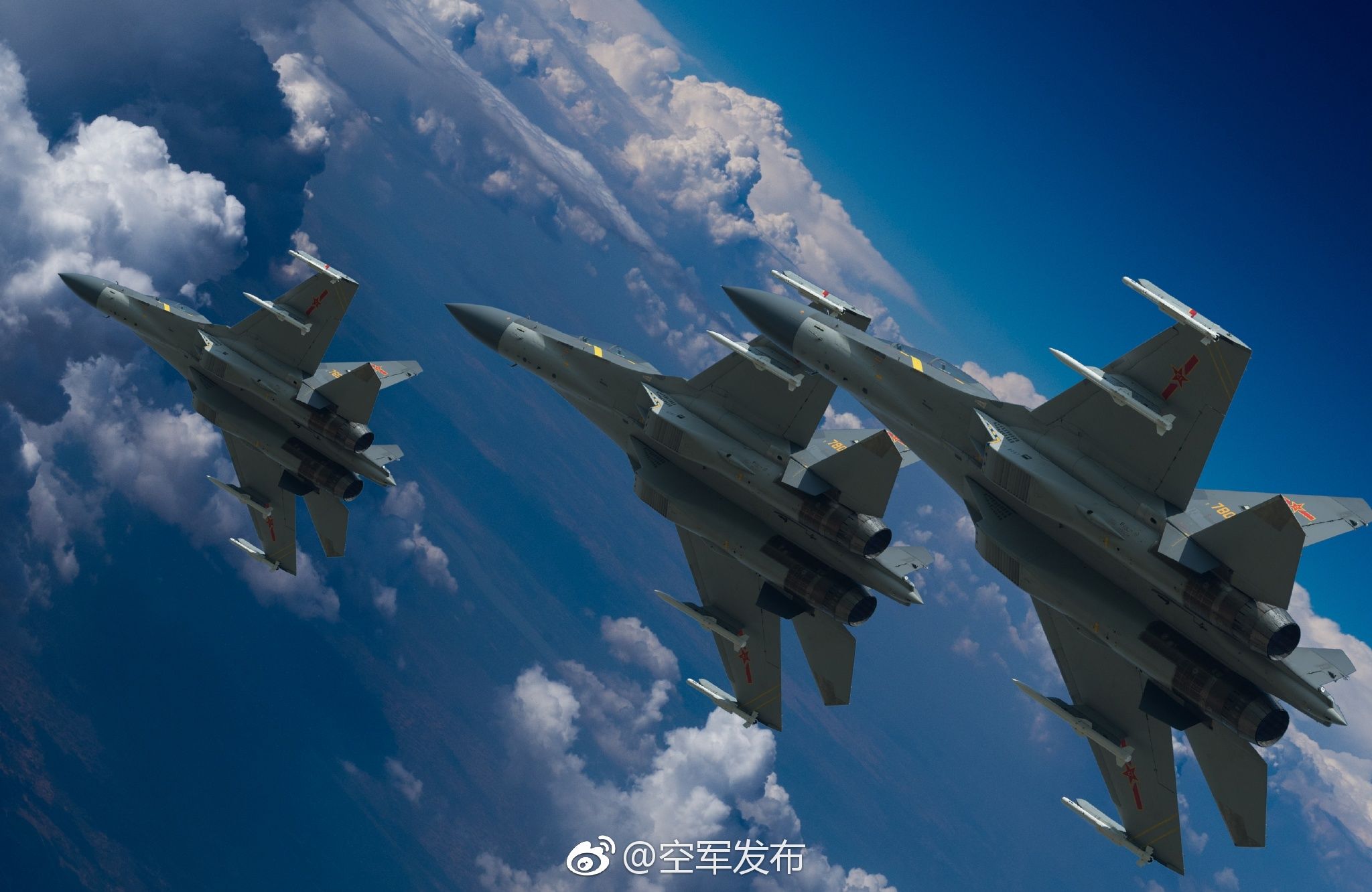 壮志凌云!空军晒各型主力战机庆祝成立68周年