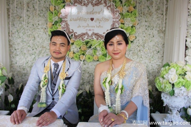 泰国同性恋男子变性做女人只为嫁给爱人