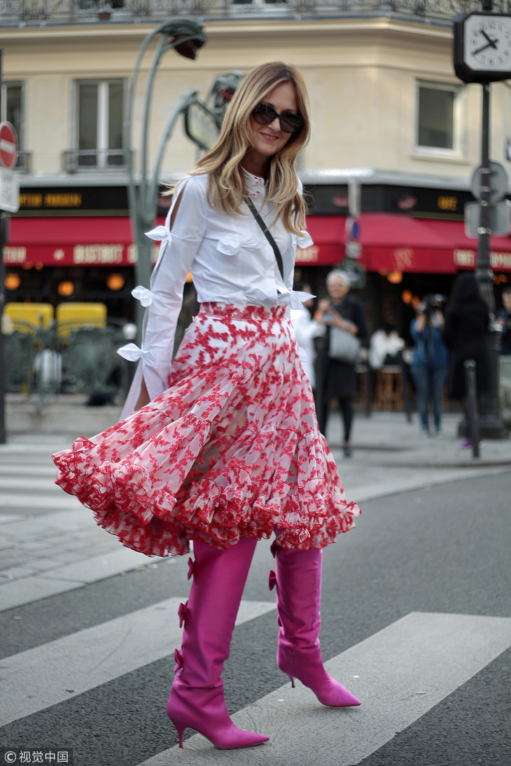 穿上小猫跟靴,感觉自己走在冬日的街道上更迷人了!