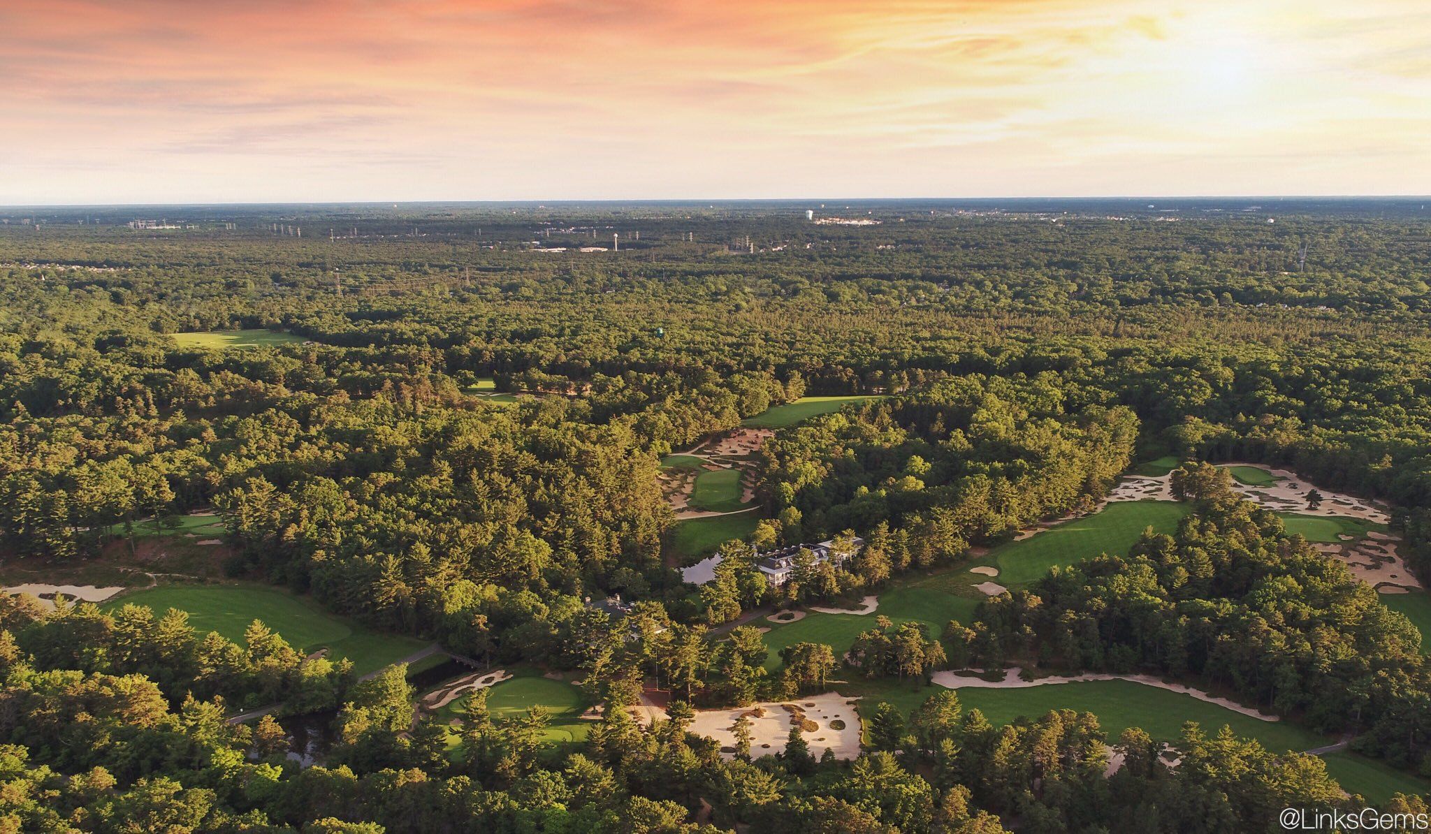 正文 1/13 位于美国新泽西州南部的松树谷俱乐部(pine valley)从建成