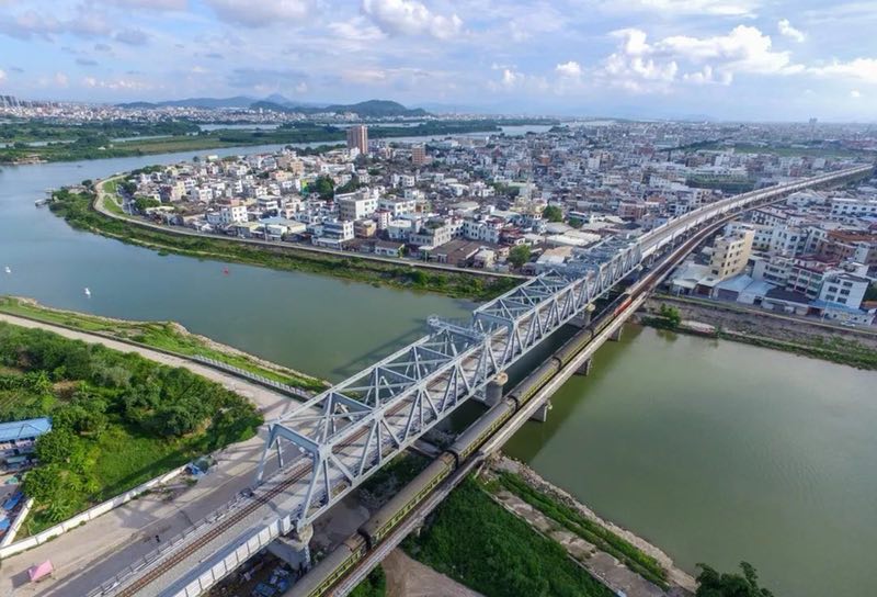 广梅汕铁路增建二线即厦深联络线动车正式开通运营