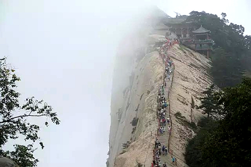 华山最虐:自古华山一条路