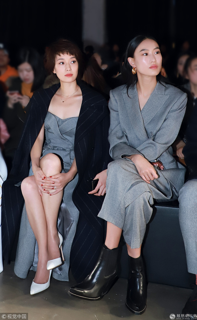 辣妈秀马伊琍抹胸裙性感秦舒培产后复出气场强