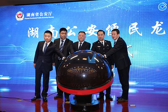 厅党委委员,副厅长,政治部主任吴巨培出席发布会图/曾斌2月27日上午,"