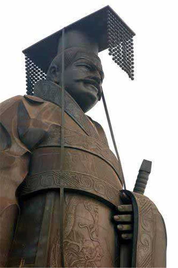 重6吨的"世界第一"秦始皇铜像竟被狂风吹倒