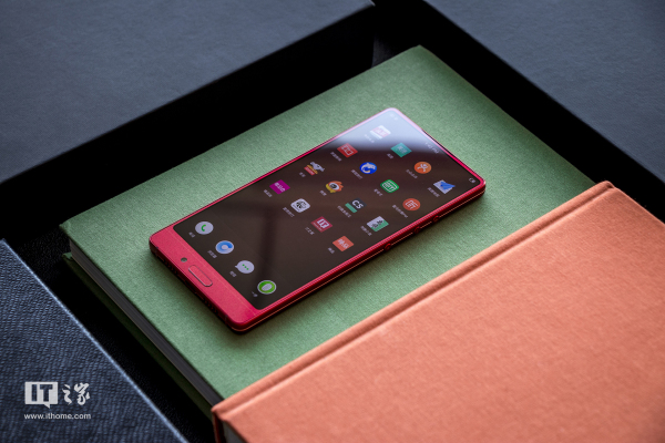 锤子坚果3手机开箱图赏:真机比宣传图好看系列