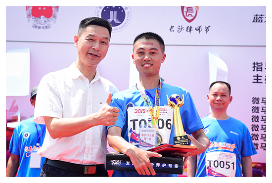 胡磊女子5km赛冠军姚筱嫒凤凰网湖南讯(通讯员 王聪)5月15日,首届长沙