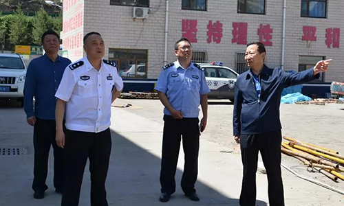 局长张明带领市公安局研究室主任李庆山,先后深入神木市公安局,榆阳