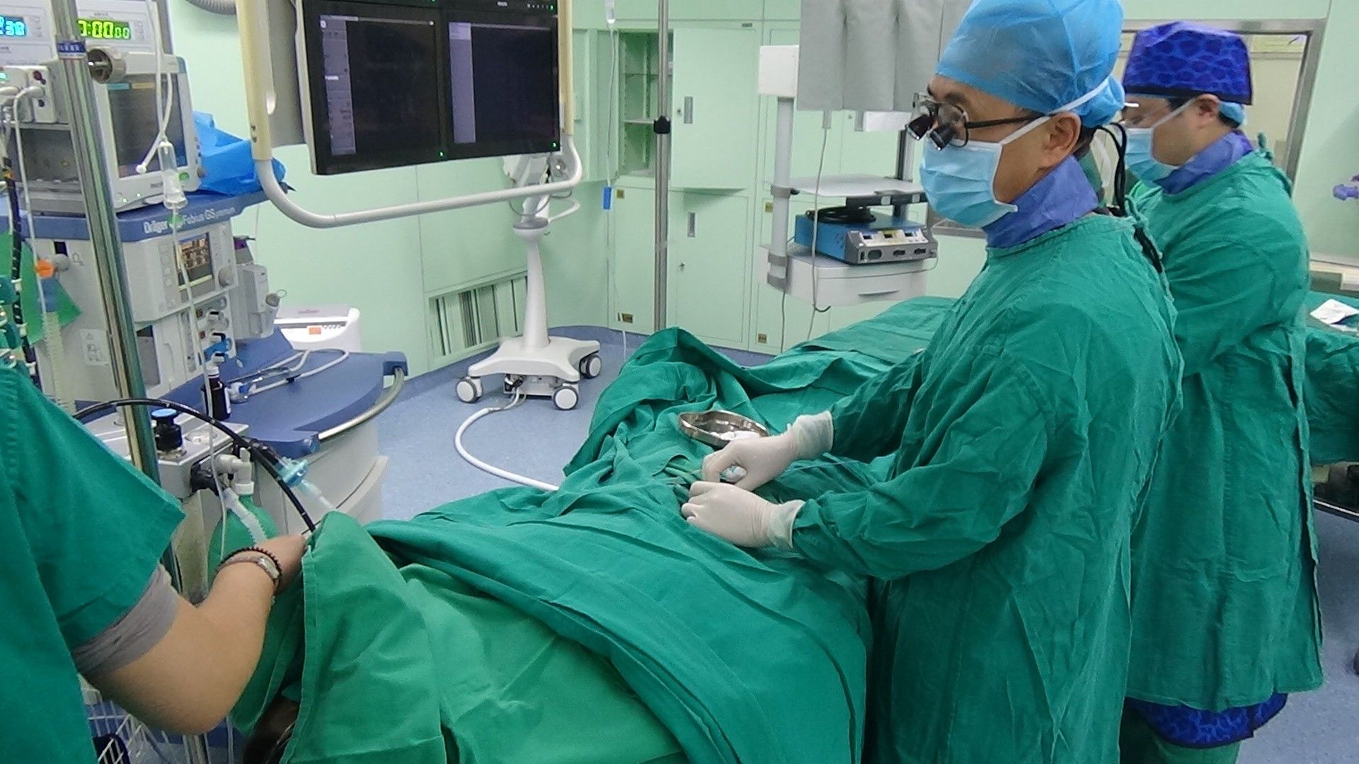 湖南中医附一胸心血管外科完成省内首例一站式冠状动脉杂交手术