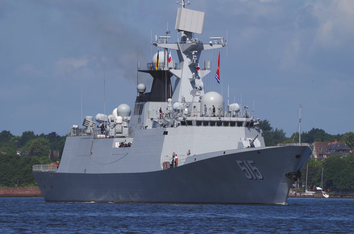 解放军054a现身万里之外轰动欧洲国家