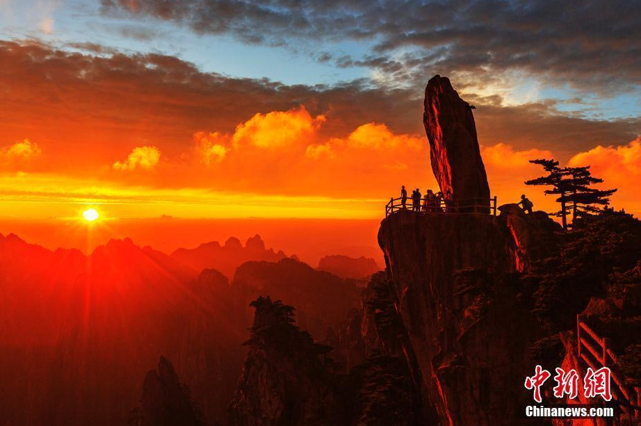 黄山云海佛光晚霞炫秀恍如梦幻