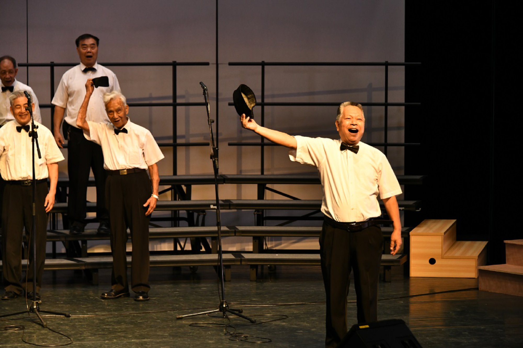 广州的歌声连着世界走进平均年龄75岁的老年合唱团