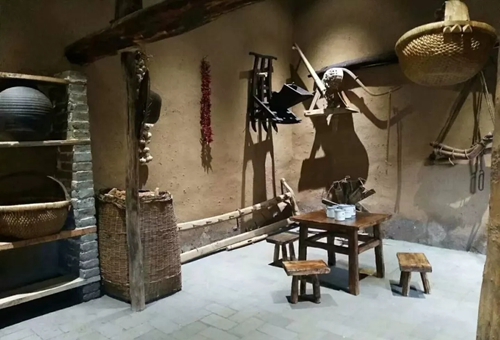 研学写生活动三合伏牛山写生基地位于河南省洛阳市嵩县黄庄乡三合村