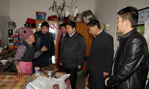 吴堡县委书记王华调研城区禁烧烟煤工作时强调 确保群众温暖过冬