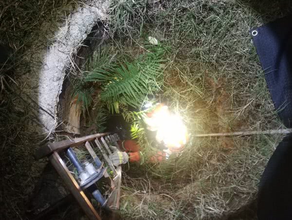 荒地,地上打有若干个6至10m的机井,当晚小男孩在事故地点玩耍,夜晚